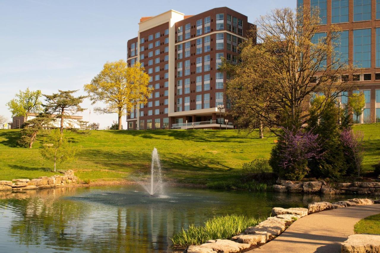 Residence Inn By Marriott St Louis Clayton Bagian luar foto