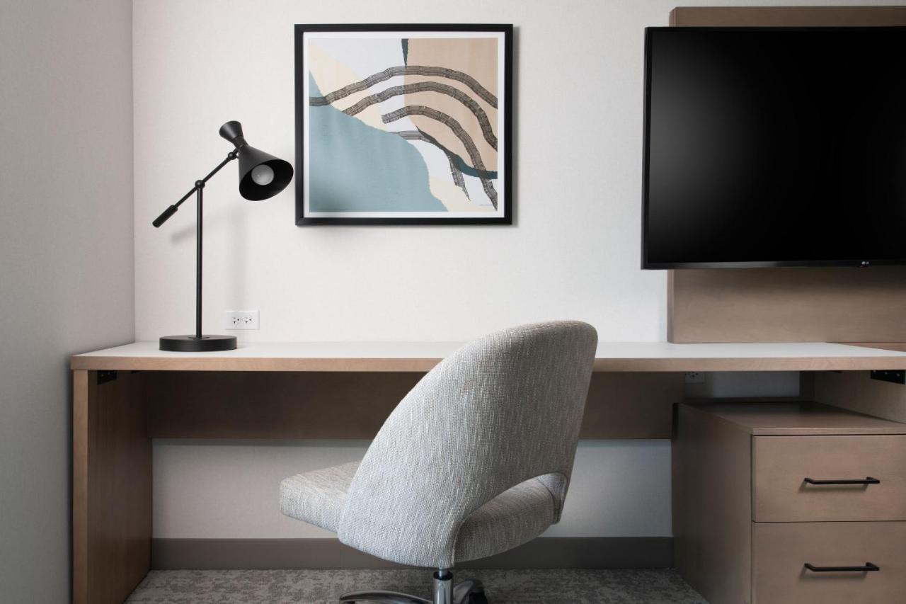 Residence Inn By Marriott St Louis Clayton Bagian luar foto