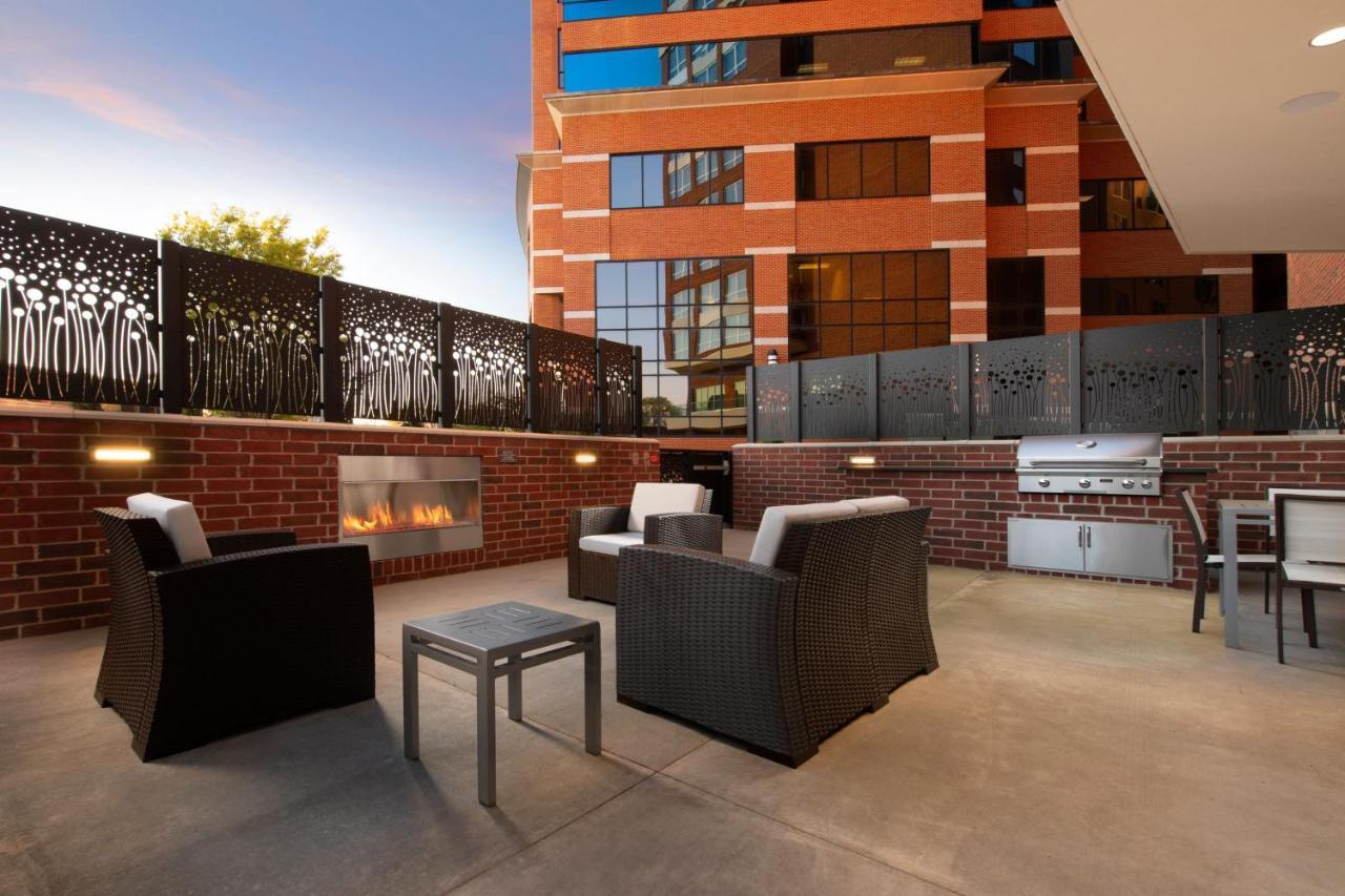 Residence Inn By Marriott St Louis Clayton Bagian luar foto